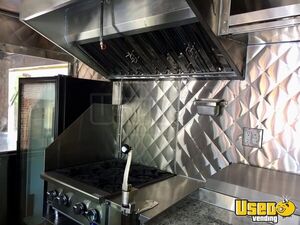 2011 W62 Pizza Truck Pizza Food Truck Stainless Steel Wall Covers Texas Gas Engine for Sale