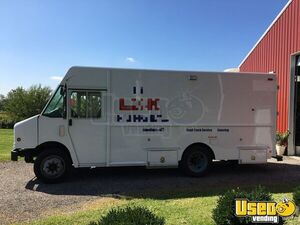 2011 W62 Step Van Kitchen Food Truck All-purpose Food Truck Air Conditioning Indiana Gas Engine for Sale