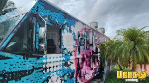 2011 W62 Step Van Kitchen Food Truck All-purpose Food Truck Insulated Walls Florida Gas Engine for Sale
