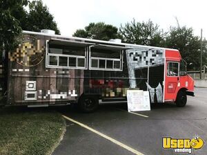 2011 W62 Step Van Kitchen Food Truck All-purpose Food Truck Michigan Gas Engine for Sale