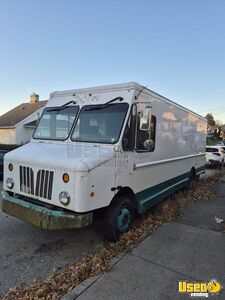 2011 30' Workhorse W62 Step Van Truck for Mobile Business for Sale in Pennsylvania!