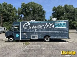2011 Workhorse Custom C Pizza Food Truck Air Conditioning Michigan Gas Engine for Sale