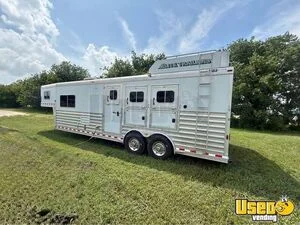 2012 - Elite 3 Horse Living Quarters Trailer w/ Bathroom for Sale in Texas!