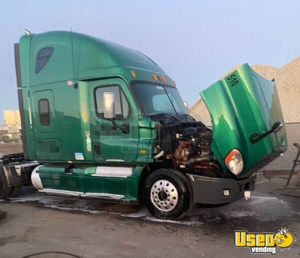 2012 Cascadia Freightliner Semi Truck California for Sale