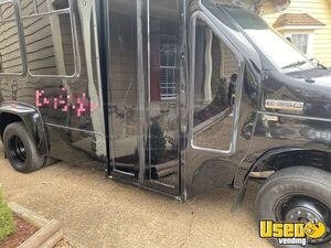 2012 E-350 Mobile Hair Salon Mobile Hair & Nail Salon Truck Air Conditioning Tennessee Gas Engine for Sale