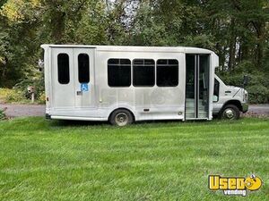 2012 E-450 Dual W Dual Rear Wheels Shuttle Bus Air Conditioning Pennsylvania Gas Engine for Sale