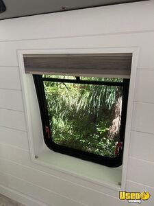 2012 E-450 Mobile Hair & Nail Salon Truck 35 Pennsylvania Gas Engine for Sale