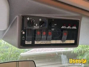 2012 E-450 Mobile Hair & Nail Salon Truck 41 Pennsylvania Gas Engine for Sale