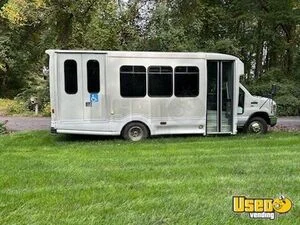 2012 E-450 Mobile Hair & Nail Salon Truck Air Conditioning Pennsylvania Gas Engine for Sale