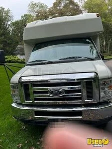 2012 E-450 Mobile Hair & Nail Salon Truck Bathroom Pennsylvania Gas Engine for Sale