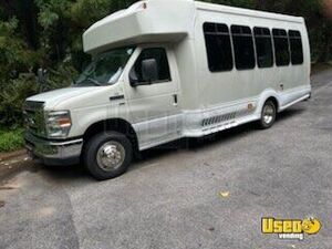 2012 E-450 Mobile Hair & Nail Salon Truck Cabinets Pennsylvania Gas Engine for Sale