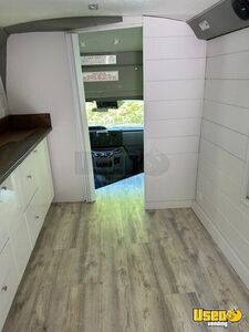 2012 E-450 Mobile Hair & Nail Salon Truck Hot Water Heater Pennsylvania Gas Engine for Sale