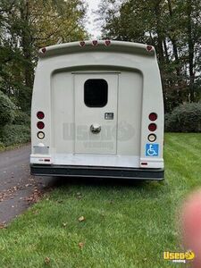 2012 E-450 Mobile Hair & Nail Salon Truck Insulated Walls Pennsylvania Gas Engine for Sale