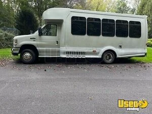 2012 E-450 Mobile Hair & Nail Salon Truck Pennsylvania Gas Engine for Sale