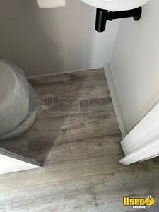 2012 E-450 Mobile Hair & Nail Salon Truck Transmission - Automatic Pennsylvania Gas Engine for Sale