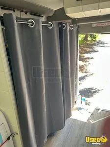 2012 E-450 Mobile Hair & Nail Salon Truck Tv/dvd Pennsylvania Gas Engine for Sale