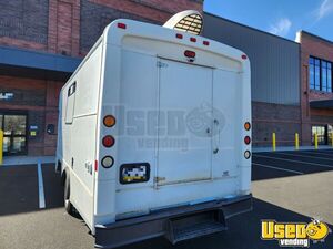 2012 E450 Mobile Pet Grooming Truck Pet Care / Veterinary Truck Insulated Walls Pennsylvania Gas Engine for Sale