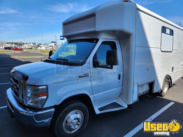 2012 E450 Mobile Pet Grooming Truck Pet Care / Veterinary Truck Pennsylvania Gas Engine for Sale