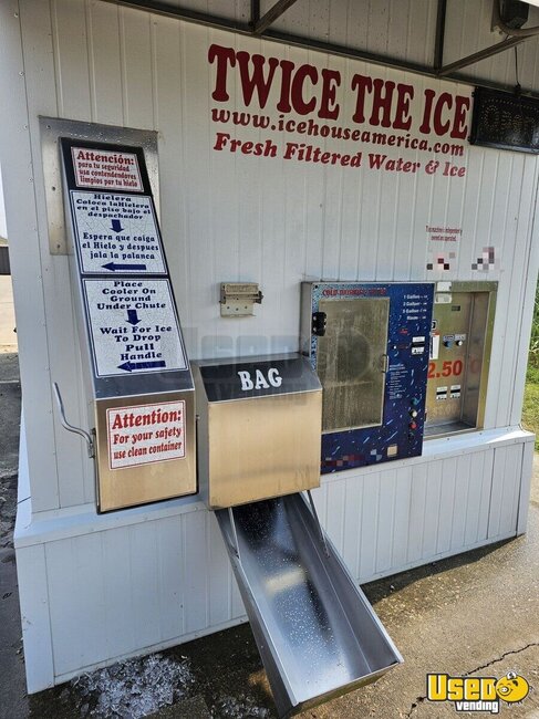2012 Icehouse Bagged Ice Machine Illinois for Sale