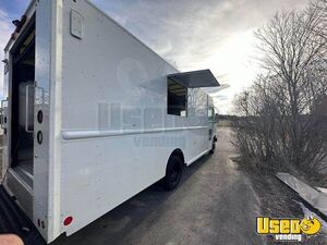 2012 Kitchen Food Truck All-purpose Food Truck Diamond Plated Aluminum Flooring Ontario Gas Engine for Sale