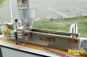 Lil' Orbitz Donut Machine with Kiosk for Sale in Massachusetts!!!