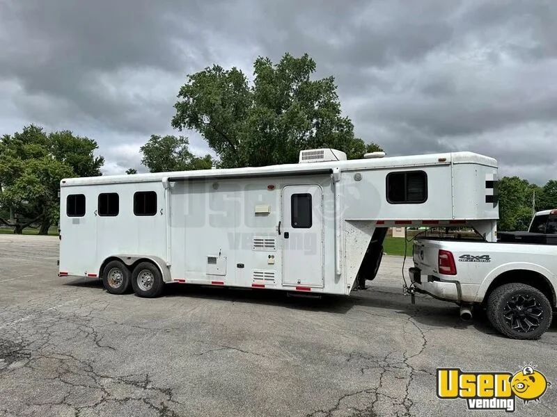 2012 Living Quarters Trailer 3-horse Lq Trailer Kentucky for Sale