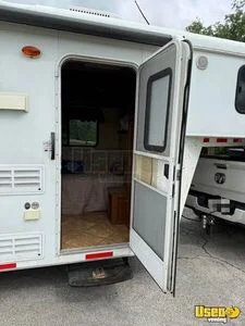 2012 Living Quarters Trailer 3-horse Lq Trailer Refrigerator Kentucky for Sale