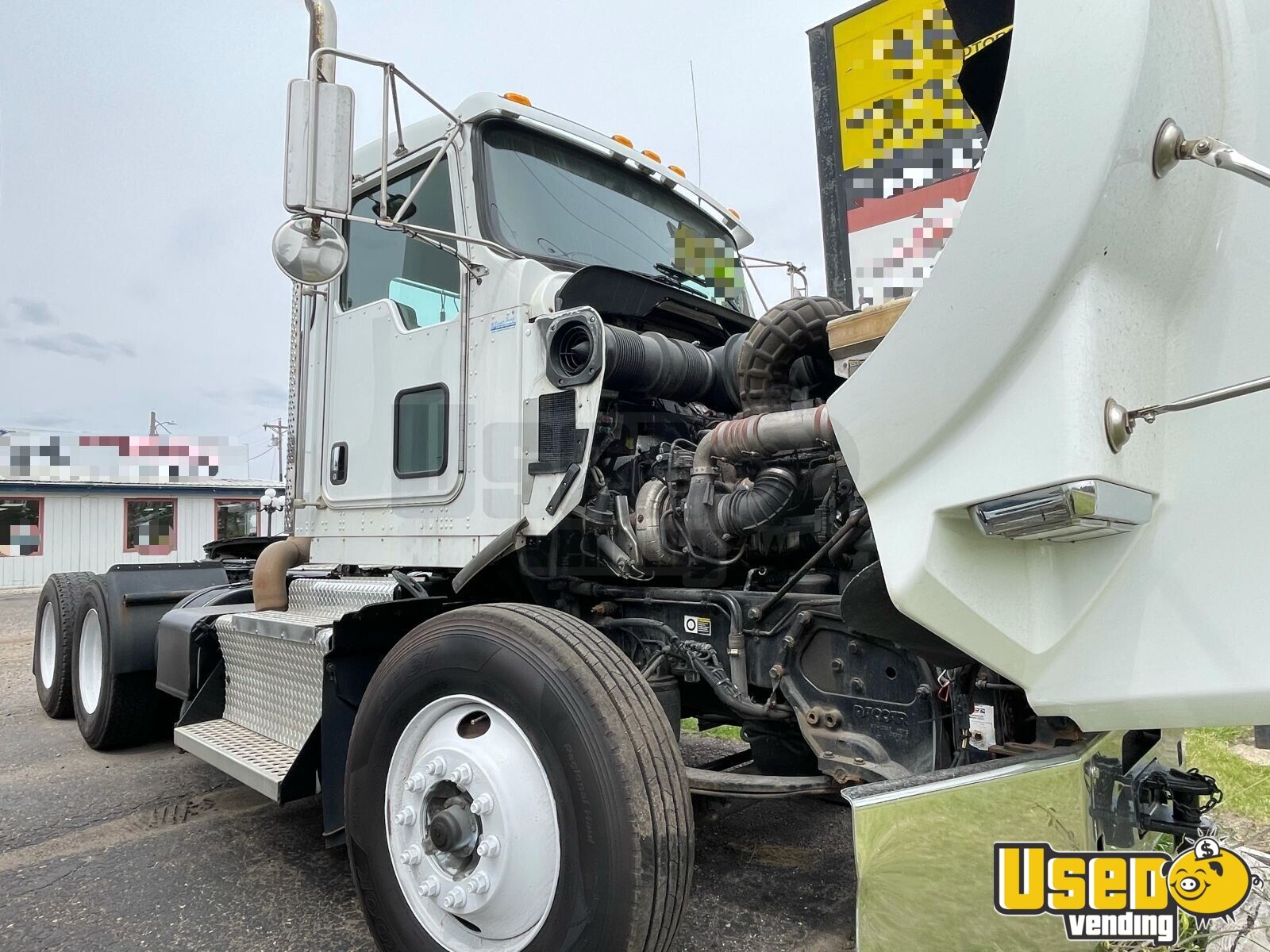 2012 Kenworth T800 Day Cab Semi Truck 375hp Paccar MX AT for Sale in