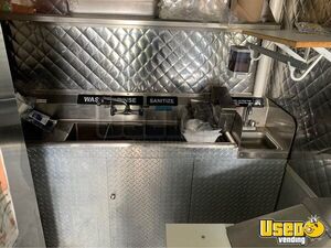 2012 Utilimaster Kitchen Food Truck All-purpose Food Truck Exhaust Hood Michigan Gas Engine for Sale