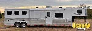2013 Bison Trail Express 3 Horse Living Quarters Trailer for Sale in Tennessee!