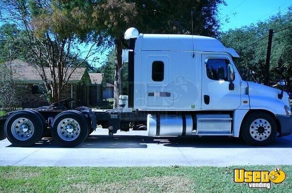 2013 Cascadia Freightliner Semi Truck 11 Texas for Sale