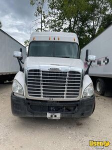 2013 Cascadia Freightliner Semi Truck 2 Texas for Sale