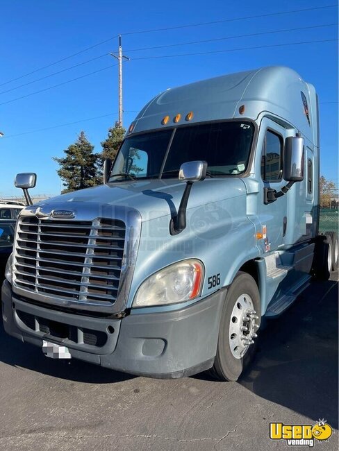 2013 Cascadia Freightliner Semi Truck California for Sale