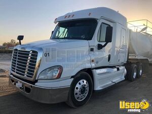 2013 Cascadia Freightliner Semi Truck California for Sale