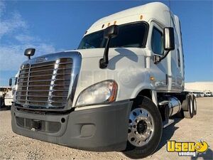 2013 Cascadia Freightliner Semi Truck Double Bunk Texas for Sale