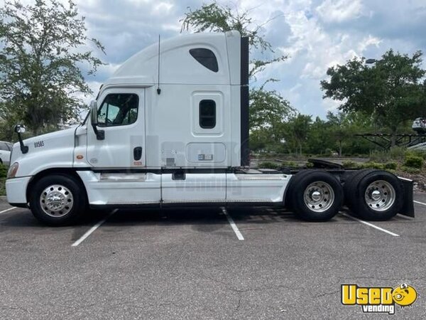 2013 Cascadia Freightliner Semi Truck Florida for Sale