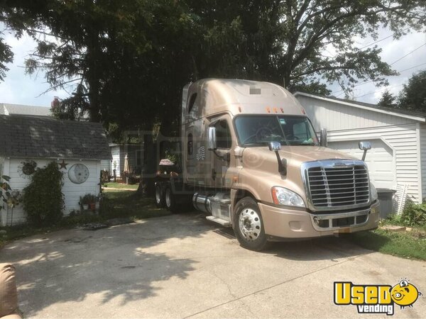 2013 Cascadia Freightliner Semi Truck Indiana for Sale