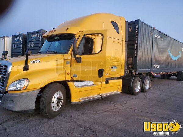 2013 Cascadia Freightliner Semi Truck Nevada for Sale