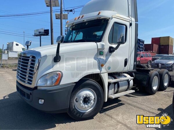 2013 Cascadia Freightliner Semi Truck New Jersey for Sale