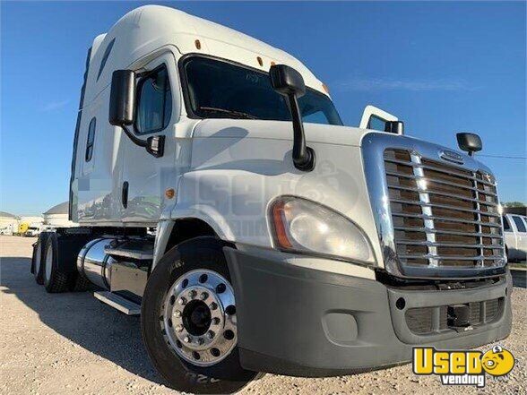 2013 Cascadia Freightliner Semi Truck Texas for Sale