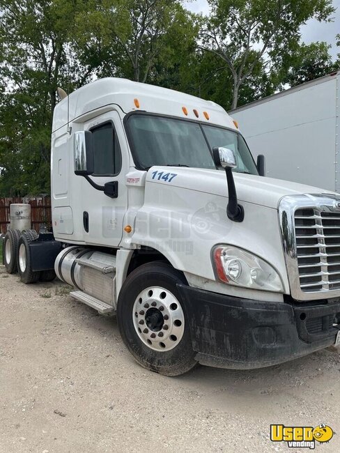 2013 Cascadia Freightliner Semi Truck Texas for Sale