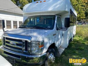 2013 Ford E-350 Starcraft Shuttle Bus with Wheelchair Lift for Sale in Missouri!