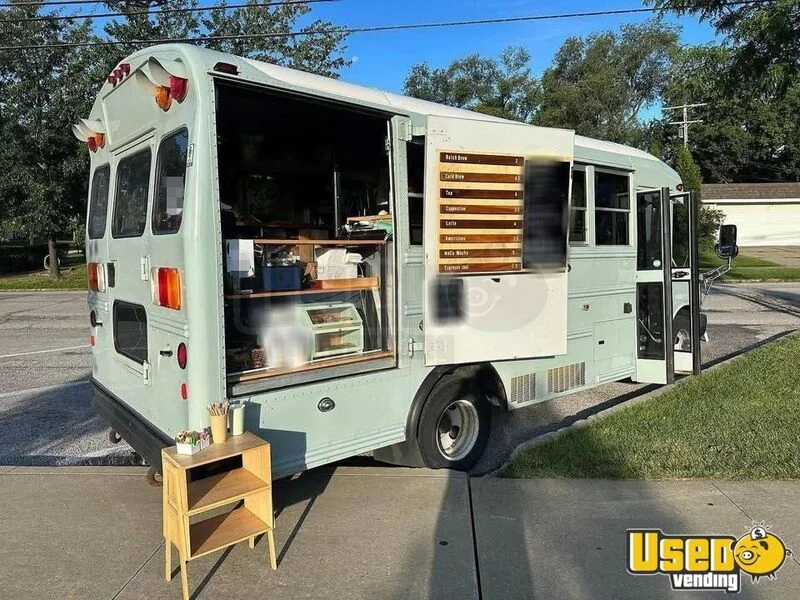 2013 Express 4500 Coffee & Beverage Truck Ohio Gas Engine for Sale