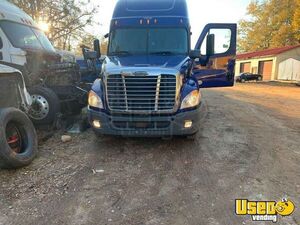 2013 Freightliner Semi Truck Under Bunk Storage Alberta for Sale