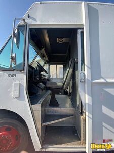 2013 Step Van Kitchen Food Truck All-purpose Food Truck Diamond Plated Aluminum Flooring Utah Gas Engine for Sale