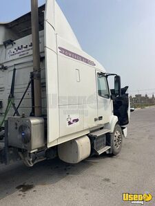 2013 Vnl Volvo Semi Truck Microwave Texas for Sale