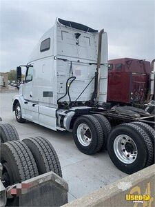 2013 Vnl Volvo Semi Truck Under Bunk Storage Illinois for Sale