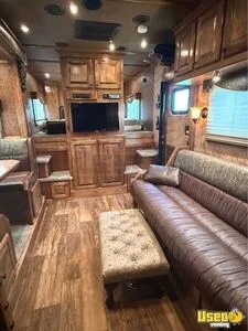 2014 2014 Bloomer Living Quarters Trailer 4-horse Lq Trailer Air Conditioners Texas for Sale