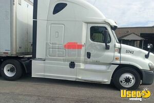 2014 Cascadia Freightliner Semi Truck 2 Texas for Sale