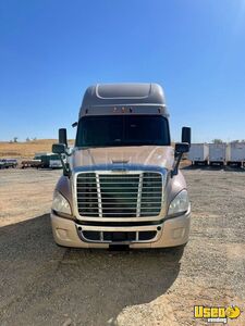 2014 Cascadia Freightliner Semi Truck Double Bunk Texas for Sale